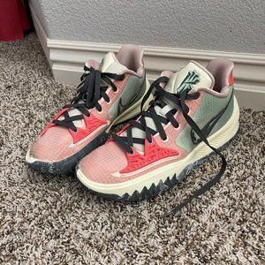 Nike Kyrie Low 4 Basketball Shoes - Size 9 Mens